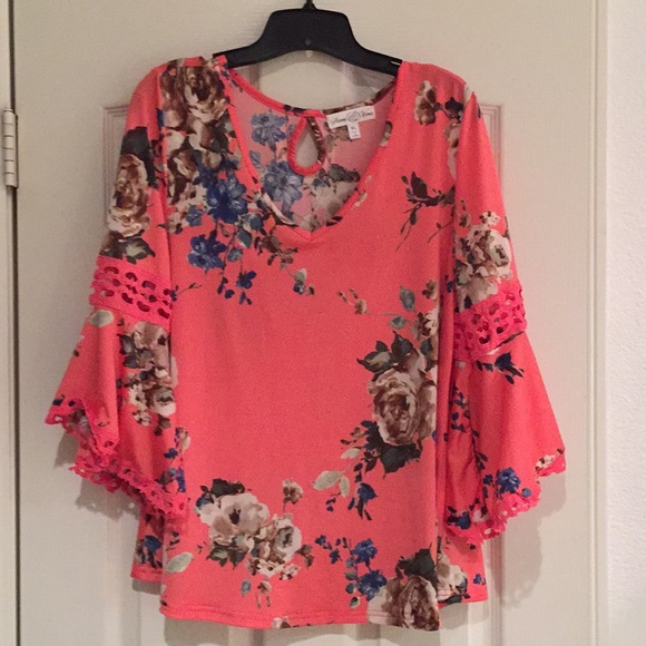 Stem Vine Tops - Stem Vine Women’s Floral Print Blouse